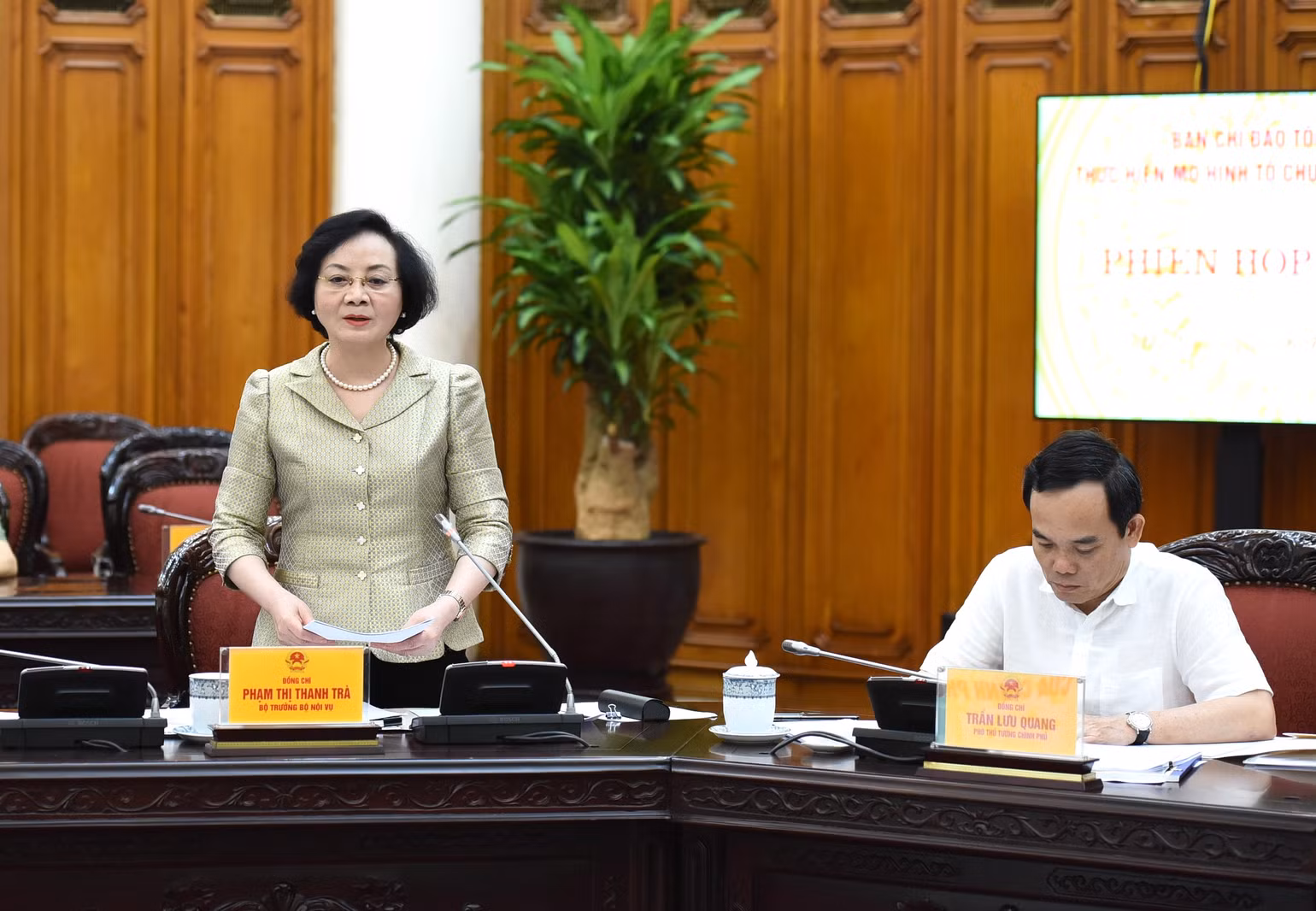 [Ảnh] Thủ tướng chủ trì họp Ban Chỉ đạo tổng kết 20 năm thực hiện mô hình tổ chức bộ máy của Chính phủ ảnh 2