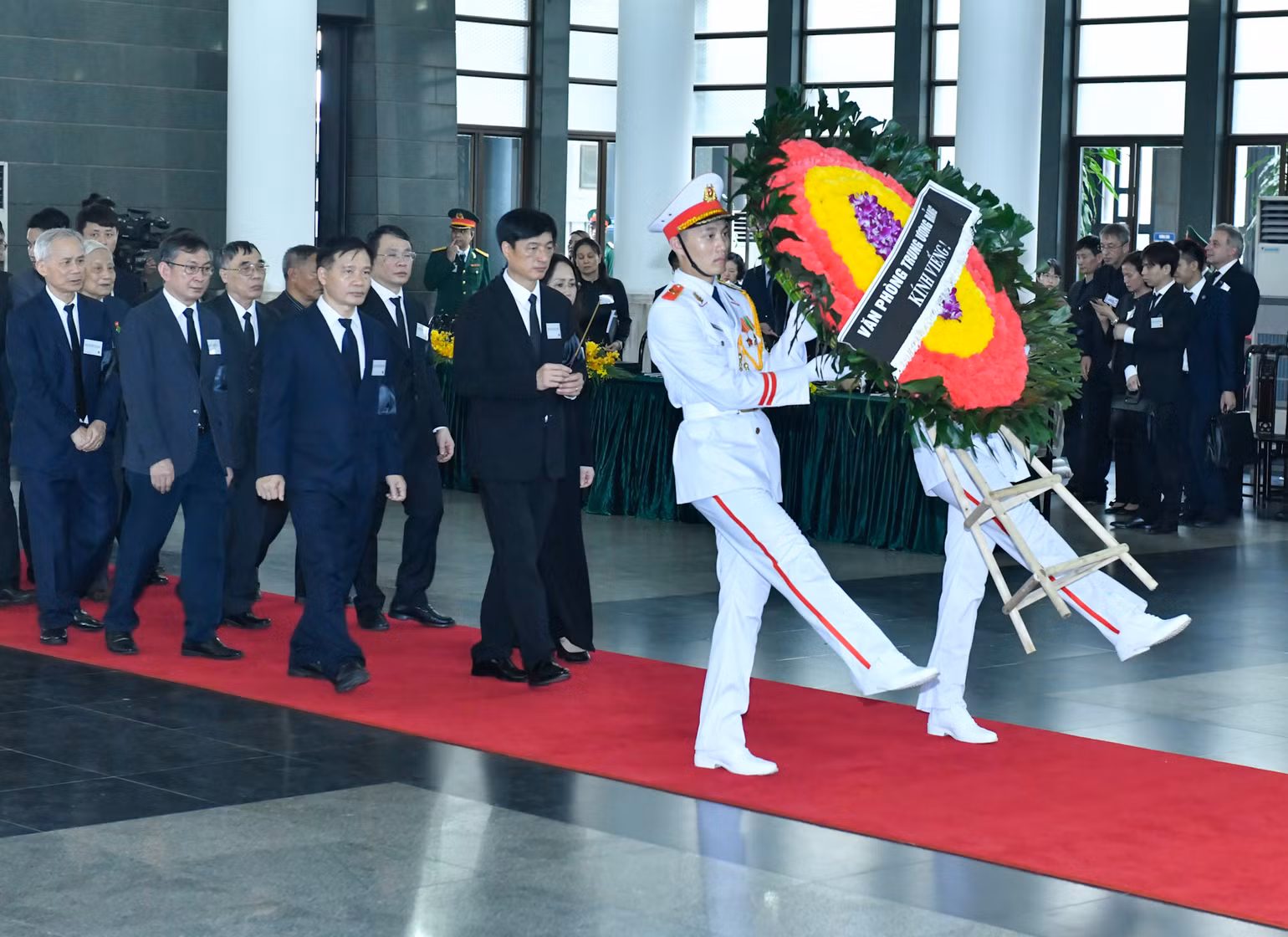 Toàn cảnh Lễ viếng Tổng Bí thư Nguyễn Phú Trọng: Trang nghiêm và xúc động ảnh 126 Toàn cảnh Lễ viếng Tổng Bí thư Nguyễn Phú Trọng: Trang nghiêm và xúc động ảnh 126