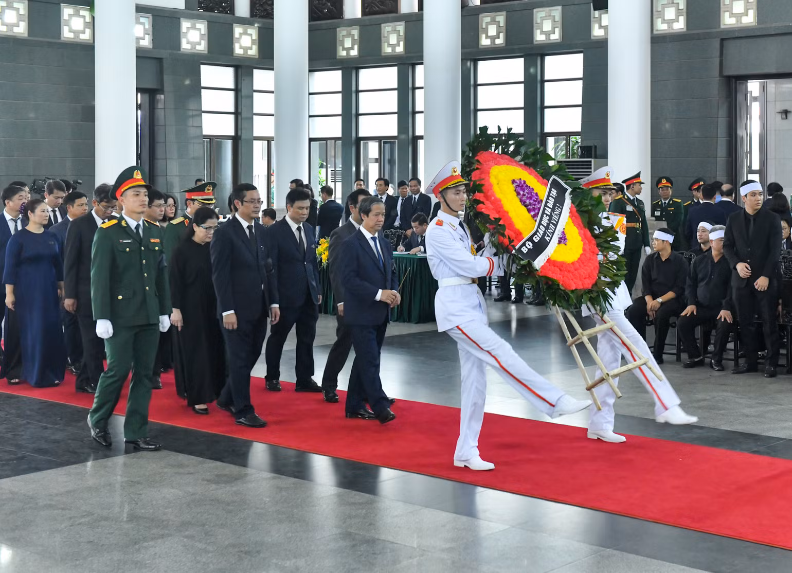 Toàn cảnh Lễ viếng Tổng Bí thư Nguyễn Phú Trọng: Trang nghiêm và xúc động ảnh 210 Toàn cảnh Lễ viếng Tổng Bí thư Nguyễn Phú Trọng: Trang nghiêm và xúc động ảnh 210