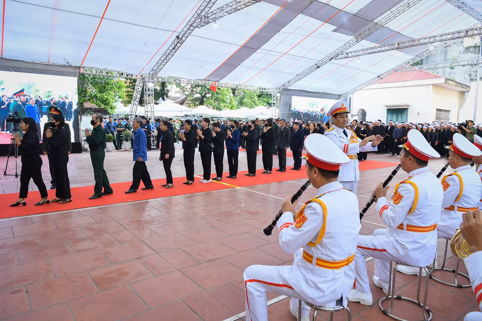 Toàn cảnh Lễ viếng Tổng Bí thư Nguyễn Phú Trọng: Trang nghiêm và xúc động ảnh 19 Toàn cảnh Lễ viếng Tổng Bí thư Nguyễn Phú Trọng: Trang nghiêm và xúc động ảnh 19