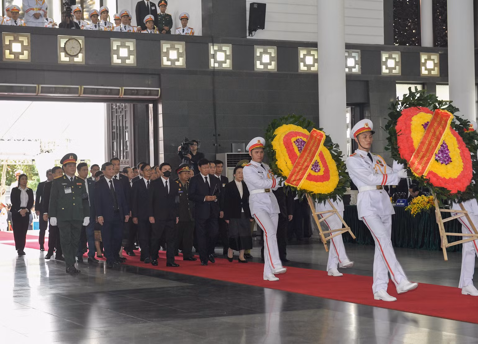 Toàn cảnh Lễ viếng Tổng Bí thư Nguyễn Phú Trọng: Trang nghiêm và xúc động ảnh 339 Toàn cảnh Lễ viếng Tổng Bí thư Nguyễn Phú Trọng: Trang nghiêm và xúc động ảnh 339