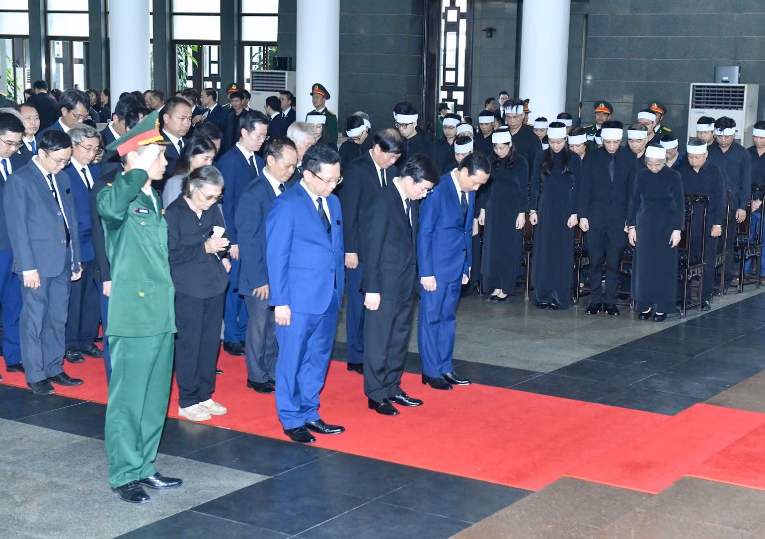 Toàn cảnh Lễ viếng Tổng Bí thư Nguyễn Phú Trọng: Trang nghiêm và xúc động ảnh 145 Toàn cảnh Lễ viếng Tổng Bí thư Nguyễn Phú Trọng: Trang nghiêm và xúc động ảnh 145