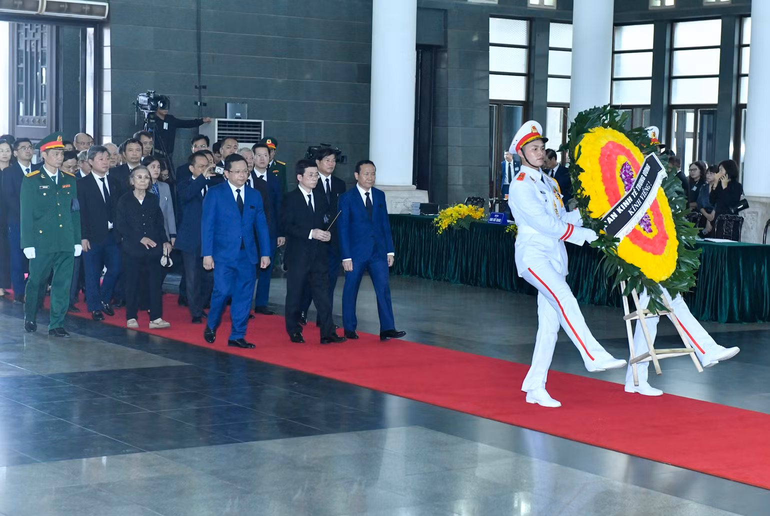 Toàn cảnh Lễ viếng Tổng Bí thư Nguyễn Phú Trọng: Trang nghiêm và xúc động ảnh 144 Toàn cảnh Lễ viếng Tổng Bí thư Nguyễn Phú Trọng: Trang nghiêm và xúc động ảnh 144
