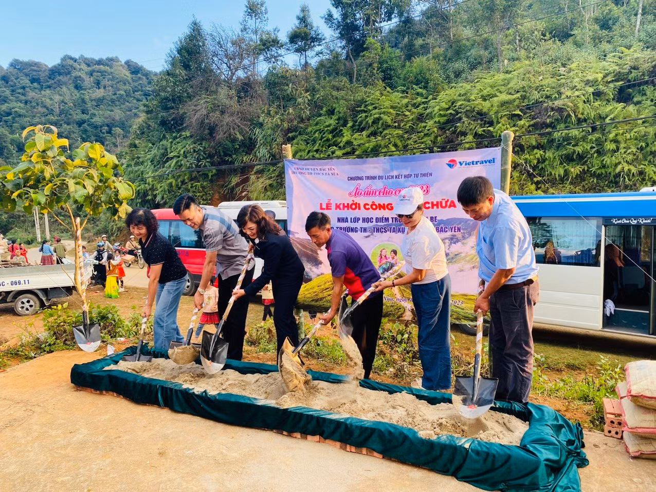 Khởi công sửa chữa điểm trường Bản Bẹ.