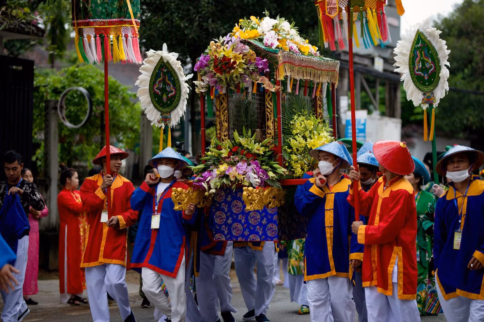 Lễ rước cung nghinh Thánh Mẫu, Hội đồng Tứ phủ đã được tái hiện trên đường phố Huế trong dịp Festival Huế 2022. Lễ rước cung nghinh Thánh Mẫu, Hội đồng Tứ phủ đã được tái hiện trên đường phố Huế trong dịp Festival Huế 2022.