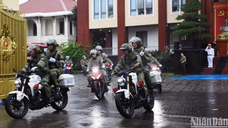 Công an thành phố Đà Nẵng ra quân đợt cao điểm trấn áp tội phạm, bảo đảm an ninh trật tự, bảo vệ tuyệt đối an toàn dịp Tết Nguyên đán Ất Tỵ năm 2025. (Ảnh: ANH ĐÀO)