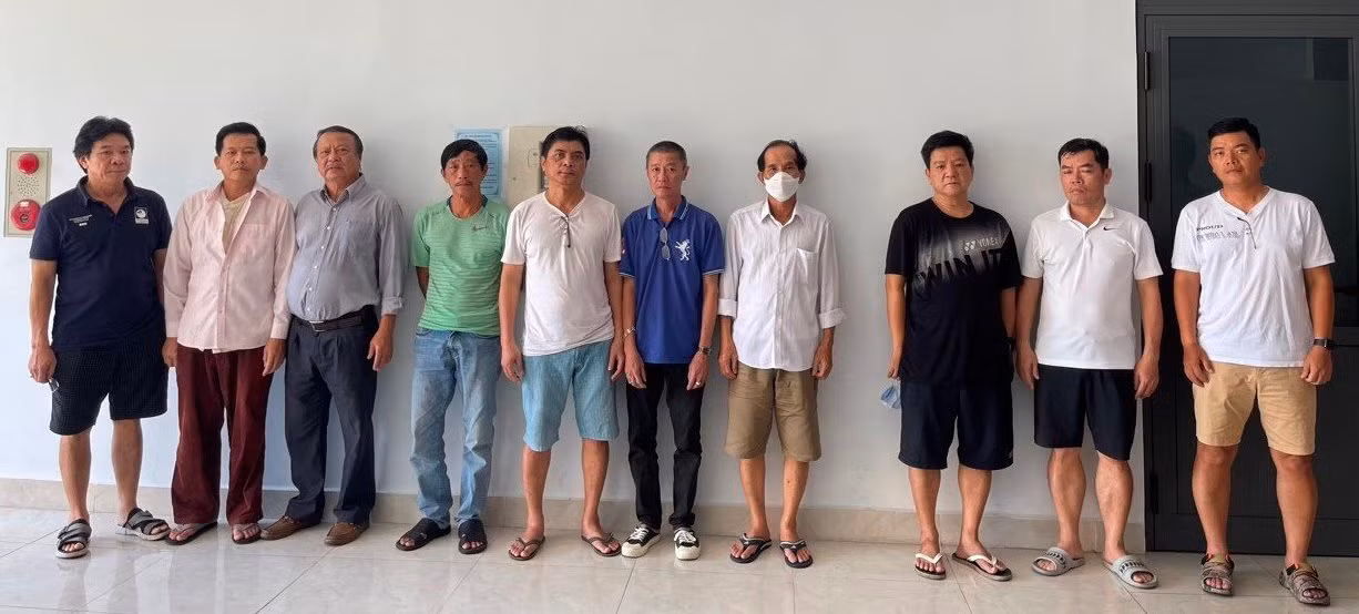 Các đối tượng trong đường dây đánh bạc qua mạng hơn 1.000 tỷ đồng trong mùa Euro bị bắt giữ. (Ảnh Công an cung cấp) Các đối tượng trong đường dây đánh bạc qua mạng hơn 1.000 tỷ đồng trong mùa Euro bị bắt giữ. (Ảnh Công an cung cấp)