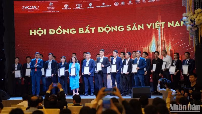 Kiện toàn Hội đồng Bất động sản Việt Nam (VREC) tại các địa phương. (Ảnh: ANH ĐÀO) Kiện toàn Hội đồng Bất động sản Việt Nam (VREC) tại các địa phương. (Ảnh: ANH ĐÀO)