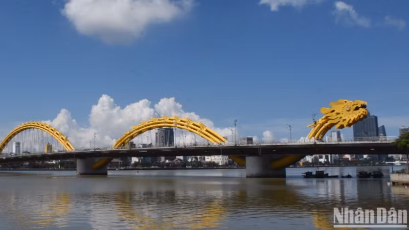 Việc hoàn thiện hạ tầng giao thông kết nối đô thị Đà Nẵng hiện nay cần có những chiến lược dài hơi và gắn với Quyết định số 1287/QĐ-TTg phê duyệt Quy hoạch Đà Nẵng thời kỳ 2021-2030, tầm nhìn 2050. (Ảnh: ANH ĐÀO)