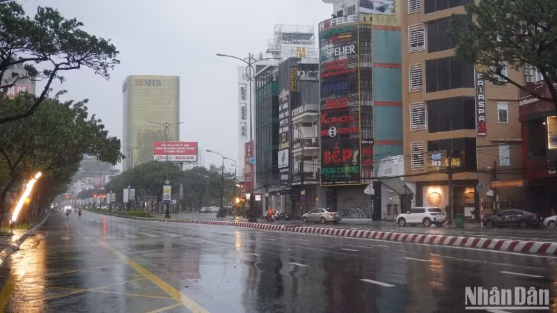 Đường phố Đà Nẵng sáng 27/10. (Ảnh: ANH ĐÀO)