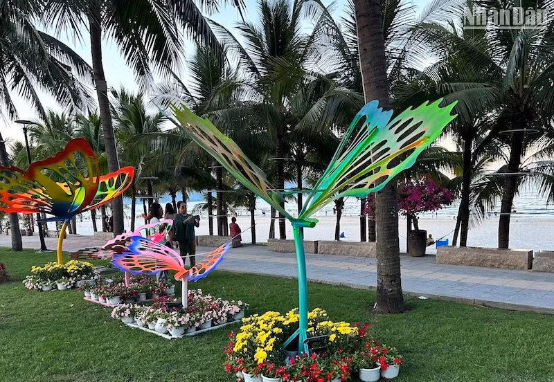 Ngành du lịch Đà Nẵng mong muốn mang đến cho người dân, du khách những trải nghiệm thú vị, bình an trên thành phố biển. (Ảnh: ANH ĐÀO) Ngành du lịch Đà Nẵng mong muốn mang đến cho người dân, du khách những trải nghiệm thú vị, bình an trên thành phố biển. (Ảnh: ANH ĐÀO)