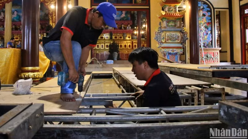 Các công việc đang được tập trung triển khai bảo đảm đúng tiến độ, sẵn sàng cho sự kiện đặc biệt quan trọng này. (Ảnh: ANH ĐÀO) Các công việc đang được tập trung triển khai bảo đảm đúng tiến độ, sẵn sàng cho sự kiện đặc biệt quan trọng này. (Ảnh: ANH ĐÀO)