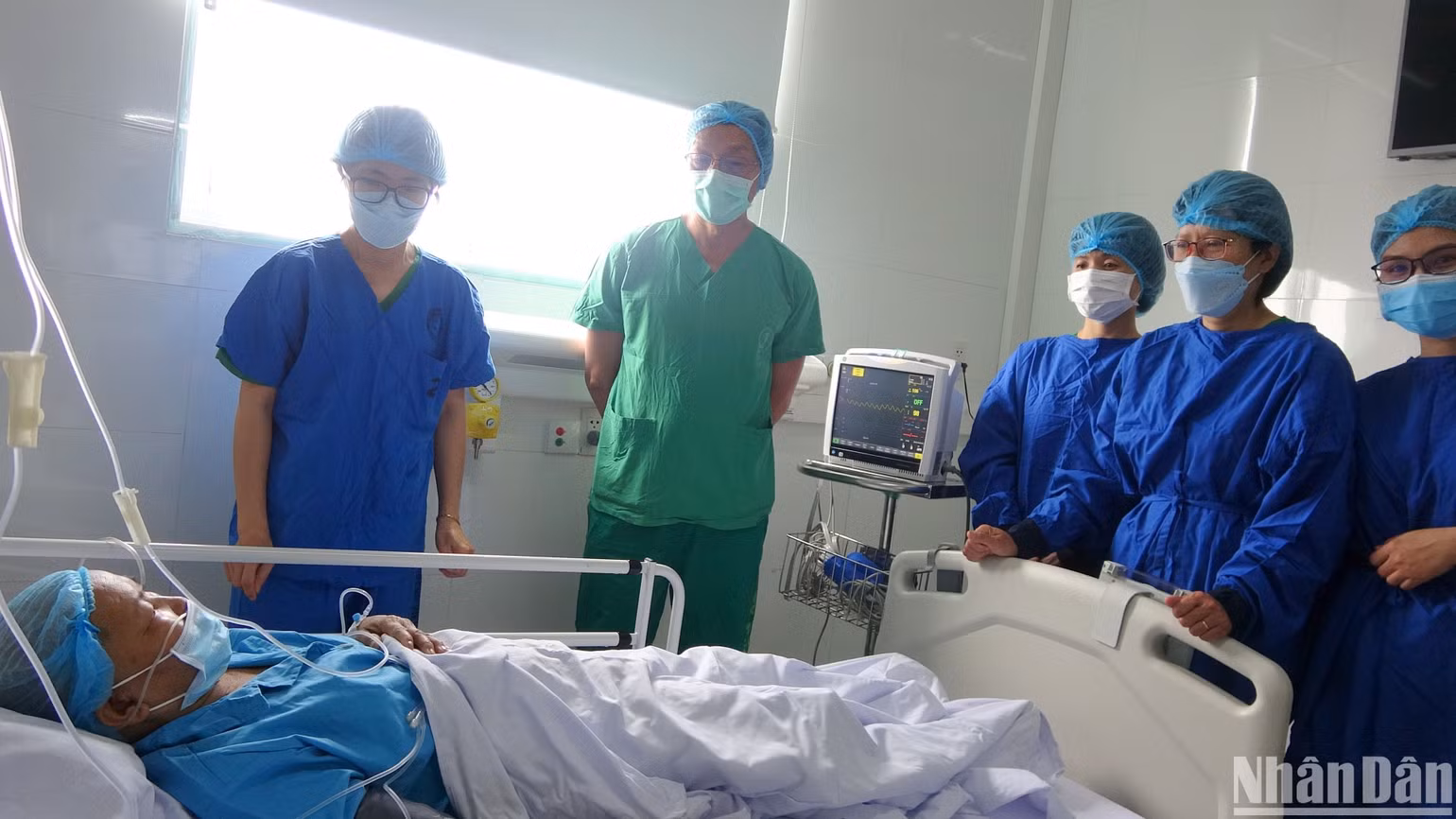 Bệnh viện Đà Nẵng thực hiện thành công ca cấy ghép tế bào gốc tự thân cho bệnh nhân Lê Thị C. (57 tuổi, trú huyện Quế Sơn, tỉnh Quảng Nam). (Ảnh: ANH ĐÀO)