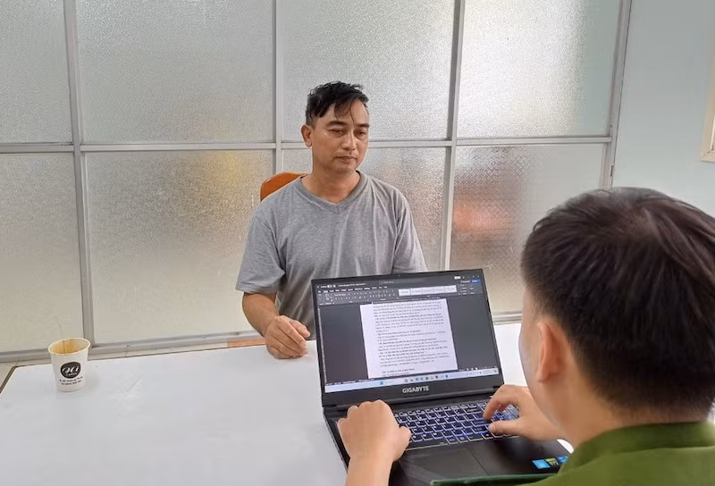 Trần Minh Quang là người cầm đầu đường dây cá độ, tổ chức đánh bạc cho nhiều người tham gia. Trần Minh Quang là người cầm đầu đường dây cá độ, tổ chức đánh bạc cho nhiều người tham gia.