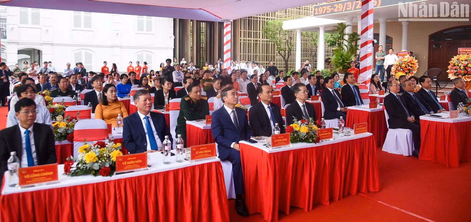 Các đại biểu tham dự Lễ khánh thành Bảo tàng Đà Nẵng và Xây dựng tượng đài Bác Hồ tại thư viện Khoa học Tổng hợp. (Ảnh: ANH ĐÀO)
