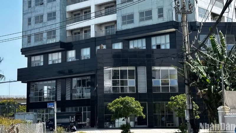 Đà Nẵng tạm dừng hoạt động tòa nhà Blooming Towers Đà Nẵng do chưa bảo đảm an toàn về cháy nổ. (Ảnh: ANH ĐÀO)