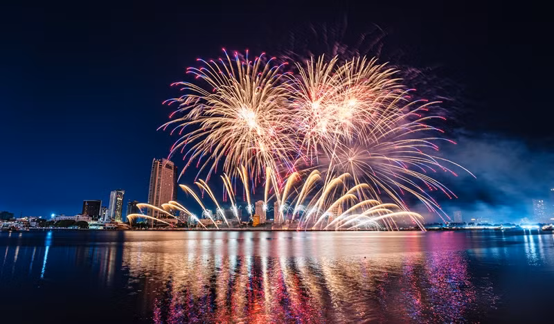 Đến với mùa lễ hội DIFF 2024, đội Joho Pyro Professional Fireworks AB (Phần Lan) mang tới màn trình diễn với tên gọi: “A Million Dreams - Một triệu giấc mơ”, trở thành đội thứ hai lọt vòng chung kết. Đến với mùa lễ hội DIFF 2024, đội Joho Pyro Professional Fireworks AB (Phần Lan) mang tới màn trình diễn với tên gọi: “A Million Dreams - Một triệu giấc mơ”, trở thành đội thứ hai lọt vòng chung kết.