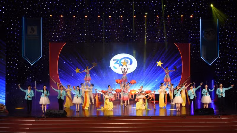 Đại học Đà Nẵng tổ chức "Chương trình vinh danh Thủ khoa và nâng bước sinh viên năm đại học Đà Nẵng năm 2024". (Ảnh: ANH ĐÀO)