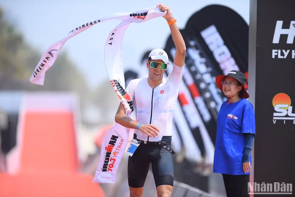 Fabien Celeste - quán quân VinFast IRONMAN 70.3 Việt Nam năm 2024.