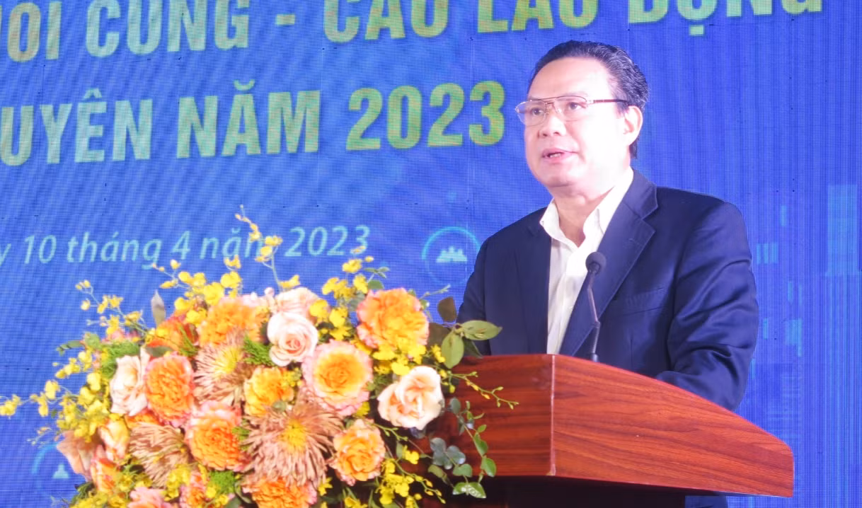 Thứ trưởng Lao động-Thương binh và Xã hội Lê Văn Thanh phát biểu tại Lễ khai mạc “Tuần cao điểm kết nối cung-cầu lao động tỉnh Thái Nguyên 2023”.