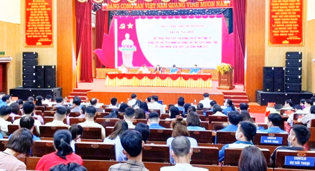Buổi đối thoại thu hút sự quan tâm của công nhân, người lao động. Buổi đối thoại thu hút sự quan tâm của công nhân, người lao động.