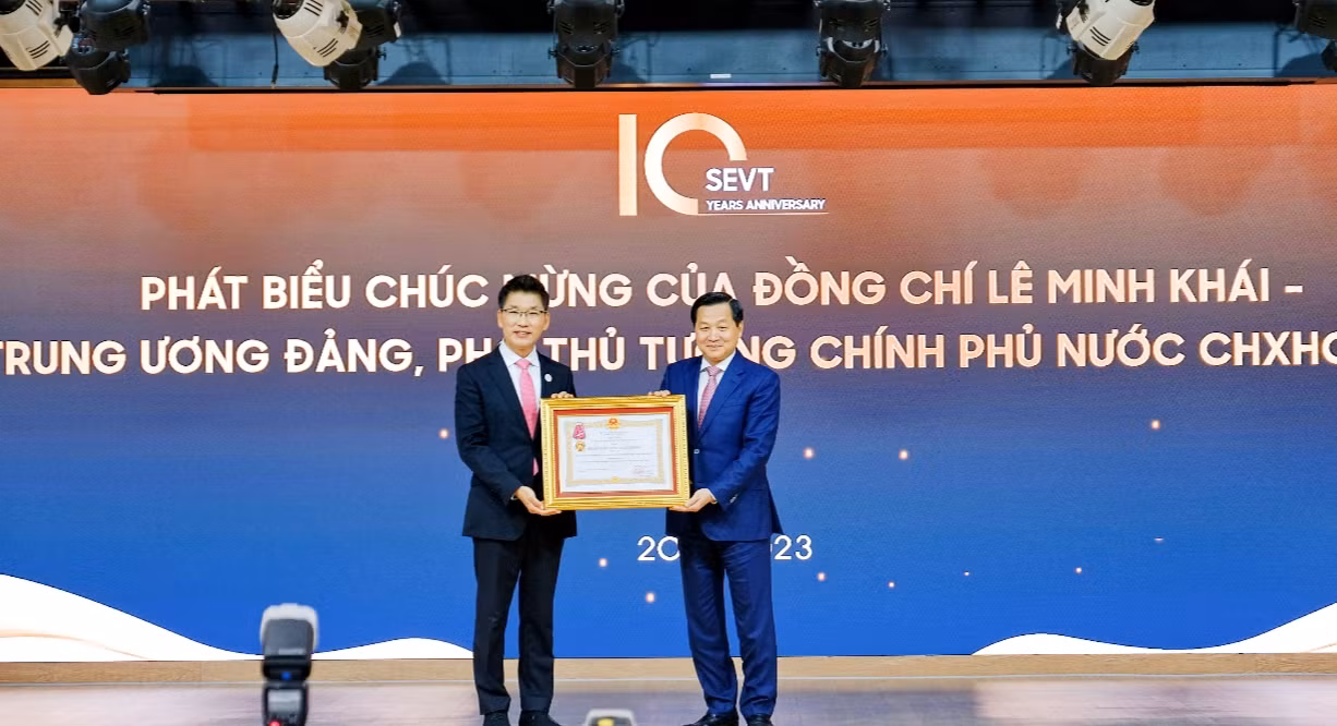 Phó Thủ tướng Chính phủ Lê Minh Khái trao Huân chương Lao động hạng Ba tặng Công ty SEVT. Phó Thủ tướng Chính phủ Lê Minh Khái trao Huân chương Lao động hạng Ba tặng Công ty SEVT.
