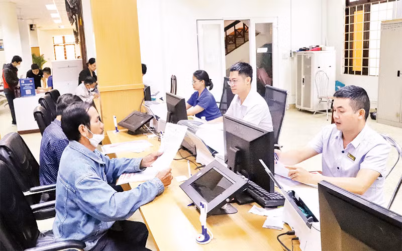 Giải quyết thủ tục hành chính tại bộ phận một cửa thành phố Buôn Ma Thuột.