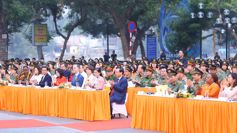 Toàn cảnh lễ phát động.