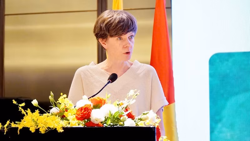 Bà Cieltje Van Achter phát biểu tại hội thảo. Bà Cieltje Van Achter phát biểu tại hội thảo.