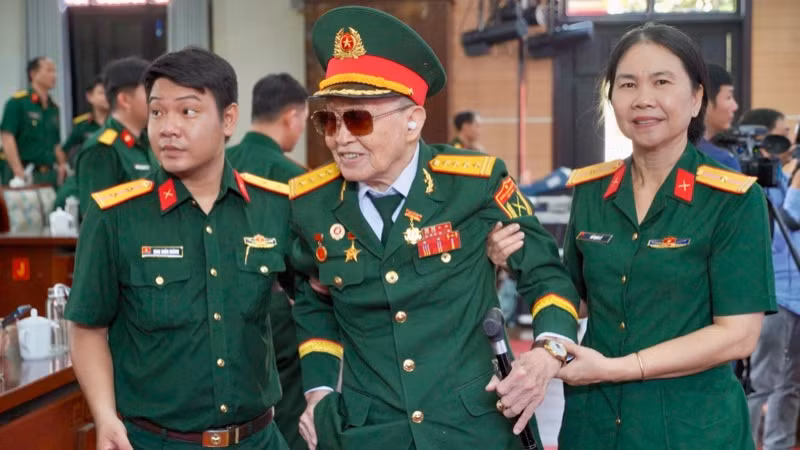 Đại tá Nguyễn Văn Tàu (Tư Cang), Anh hùng Lực lượng vũ trang nhân dân dự buổi gặp mặt nhân chứng 5 cánh quân tham gia Chiến dịch Hồ Chí Minh.