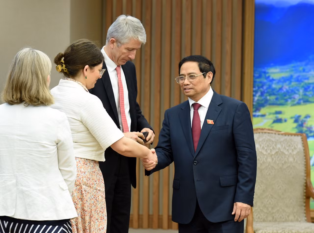 Thủ tướng đề nghị Chính phủ Slovenia tiếp tục ủng hộ, tạo thuận lợi cho cộng đồng người Việt Nam sinh sống và làm việc, qua đó đóng góp thiết thực, hiệu quả cho quan hệ hữu nghị truyền thống tốt đẹp giữa hai nước Việt Nam và Slovenia. Thủ tướng đề nghị Chính phủ Slovenia tiếp tục ủng hộ, tạo thuận lợi cho cộng đồng người Việt Nam sinh sống và làm việc, qua đó đóng góp thiết thực, hiệu quả cho quan hệ hữu nghị truyền thống tốt đẹp giữa hai nước Việt Nam và Slovenia.
