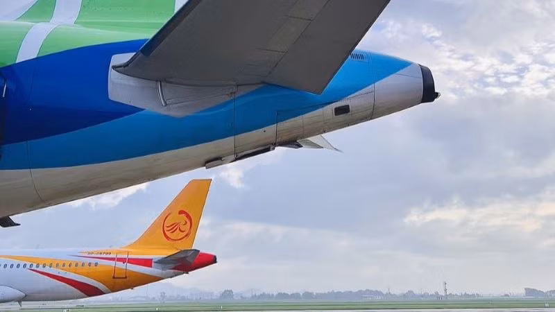 Bộ Giao thông vận tải đã yêu cầu các hãng hàng không điều chỉnh, nâng lượt cất hạ, cánh (slot) tại một số cảng hàng không trong giờ cao điểm. Bộ Giao thông vận tải đã yêu cầu các hãng hàng không điều chỉnh, nâng lượt cất hạ, cánh (slot) tại một số cảng hàng không trong giờ cao điểm.