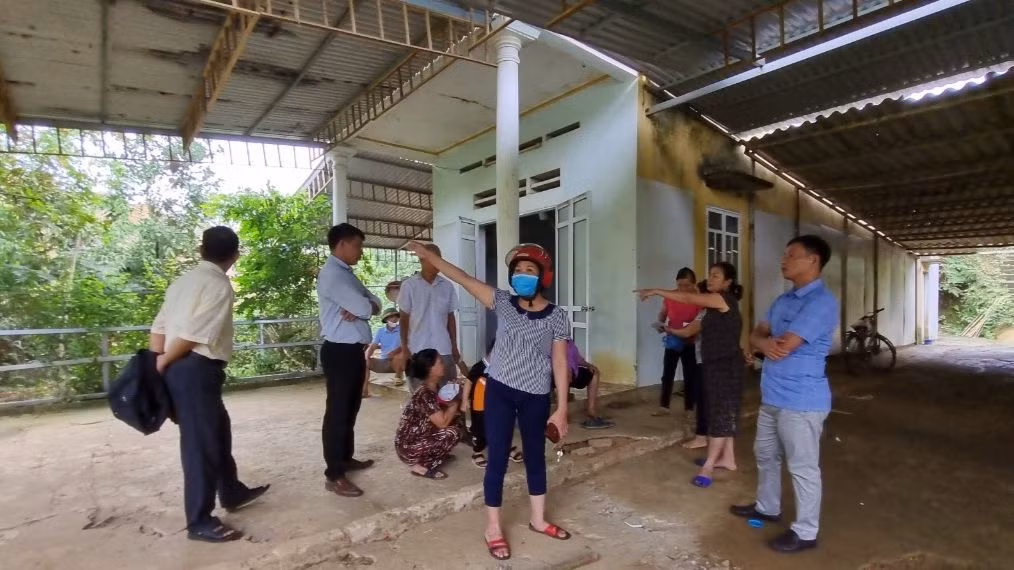 Nhà cửa của nhiều người dân khu Quang Trung xuống cấp nhưng không được sửa chữa. Nhà cửa của nhiều người dân khu Quang Trung xuống cấp nhưng không được sửa chữa.