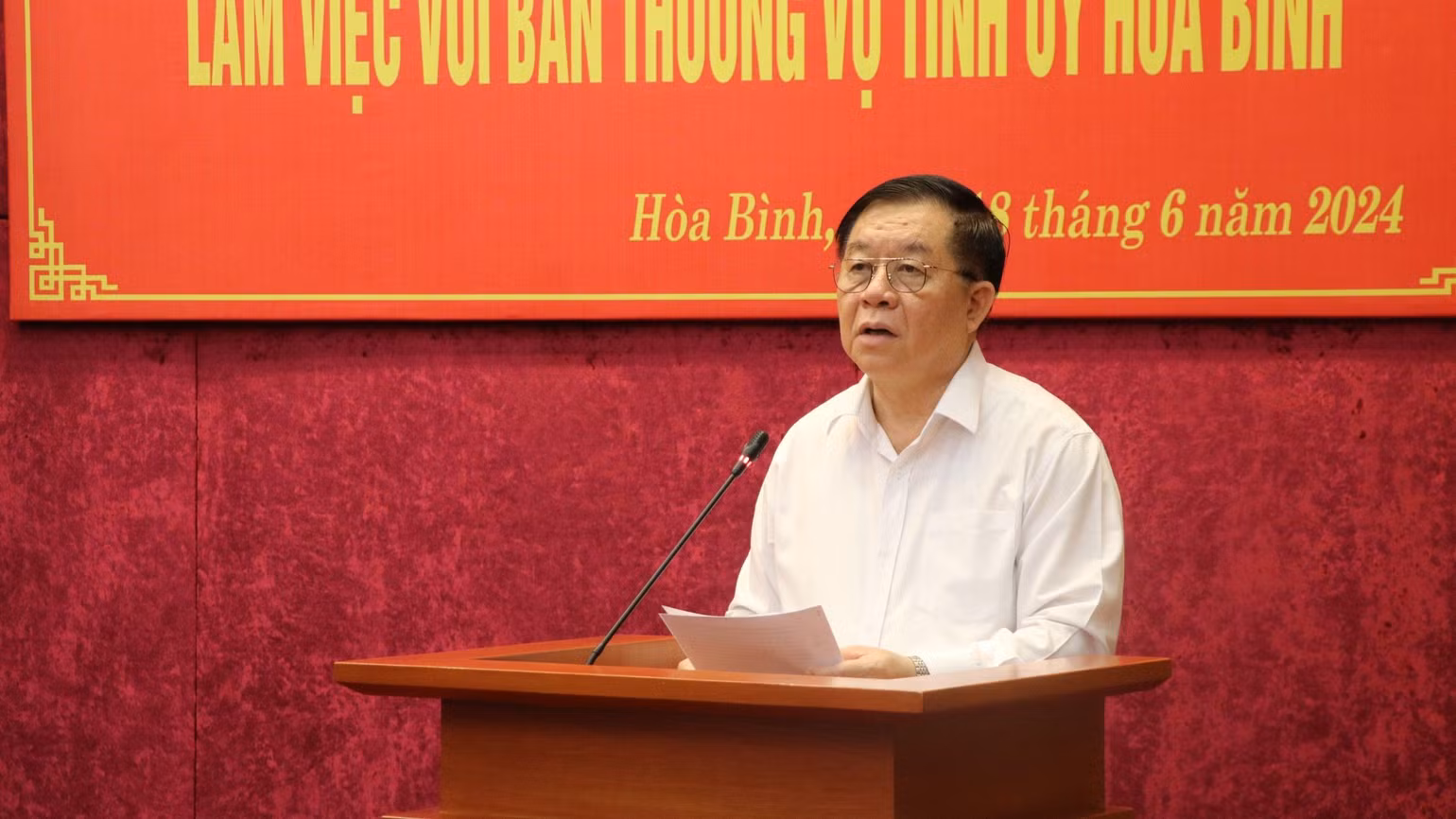 Đồng chí Nguyễn Trọng Nghĩa phát biểu tại buổi làm việc.
