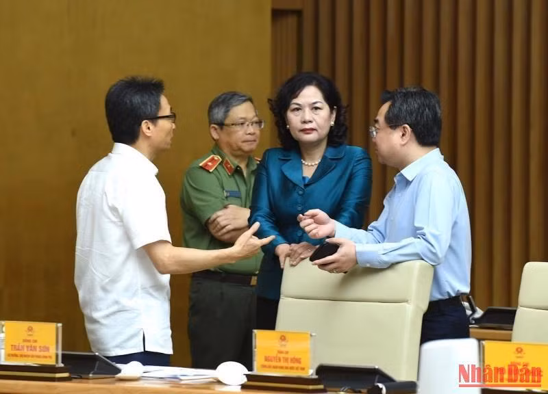 Các đại biểu trao đổi trong giờ nghỉ giải lao. (Ảnh: Trần Hải) Các đại biểu trao đổi trong giờ nghỉ giải lao. (Ảnh: Trần Hải)