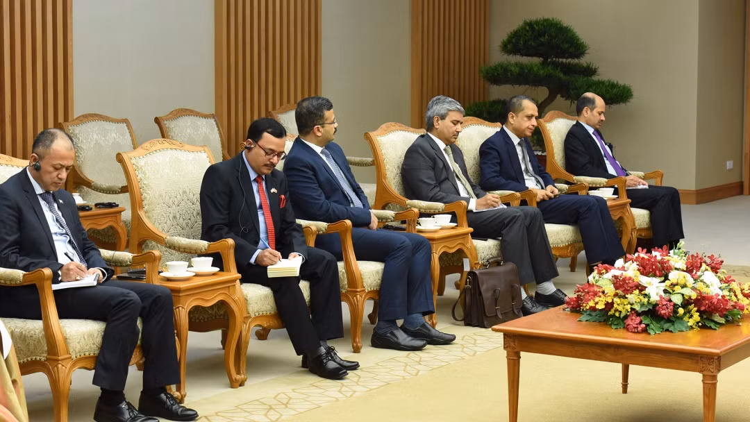 Các thành viên đi cùng Bộ trưởng Ngoại giao Ấn Độ Subramanyam Jaishankar tham dự buổi tiếp. Các thành viên đi cùng Bộ trưởng Ngoại giao Ấn Độ Subramanyam Jaishankar tham dự buổi tiếp.