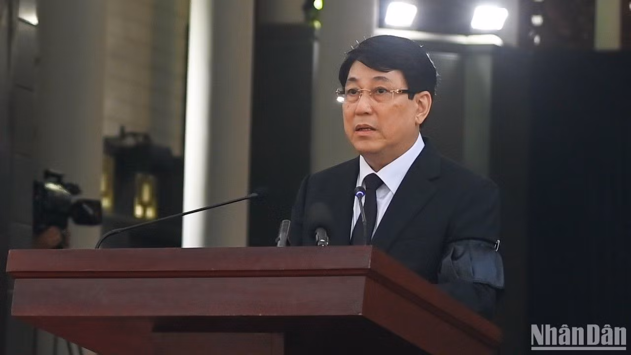 Đồng chí Lương Cường, Ủy viên Bộ Chính trị, Thường trực Ban Bí thư, Trưởng Ban tổ chức Lễ tang phát biểu. Đồng chí Lương Cường, Ủy viên Bộ Chính trị, Thường trực Ban Bí thư, Trưởng Ban tổ chức Lễ tang phát biểu.