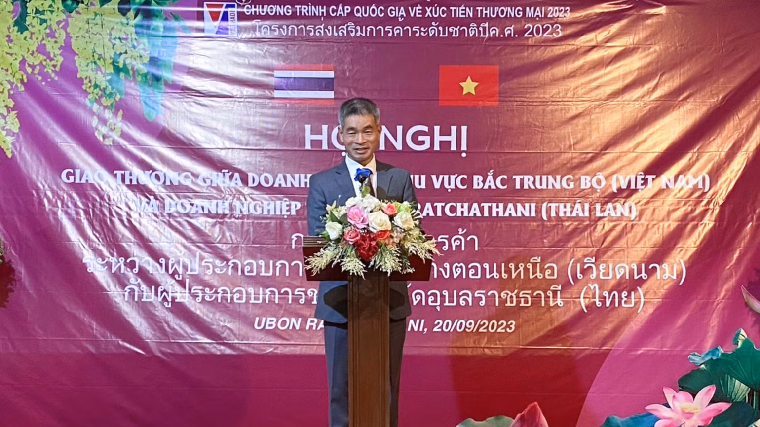 Tổng Lãnh sự Việt Nam tại Khon Kaen Chu Đức Dũng phát biểu tại hội nghị.