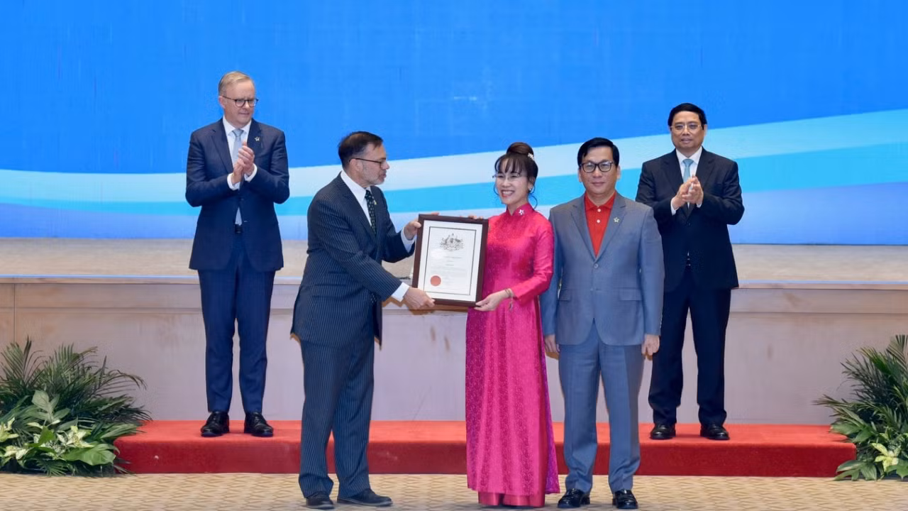 Lễ trao Chứng nhận khai trương đường bay thẳng Thành phố Hồ Chí Minh-Brisbane của Vietjet Air.