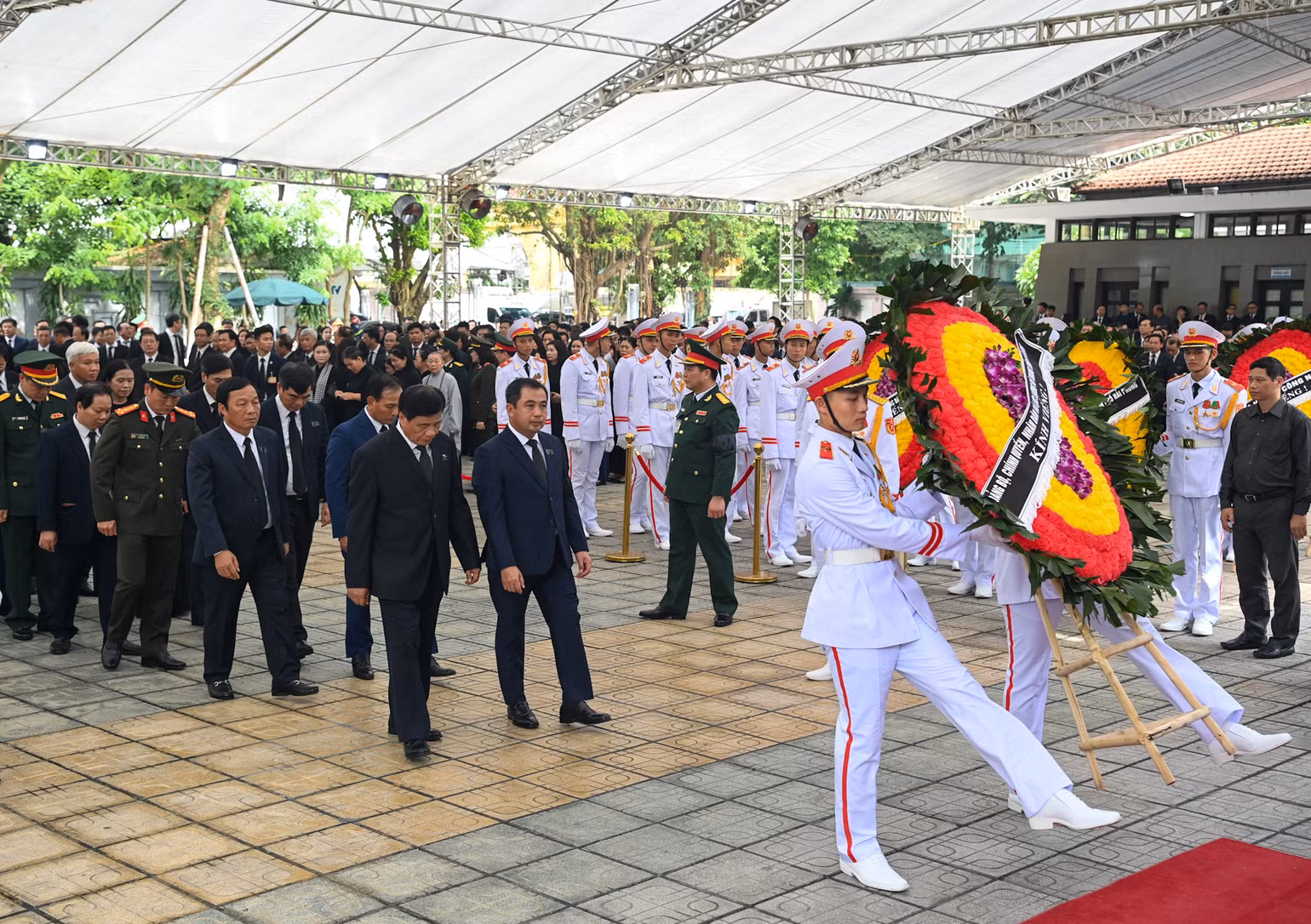 Đoàn Hải Dương viếng Tổng Bí thư Nguyễn Phú Trọng. Đoàn Hải Dương viếng Tổng Bí thư Nguyễn Phú Trọng.