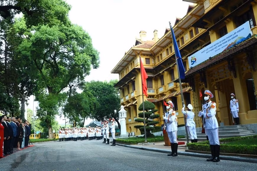 Quang cảnh Lễ Thượng cờ. (Ảnh: Văn Điệp/TTXVN)