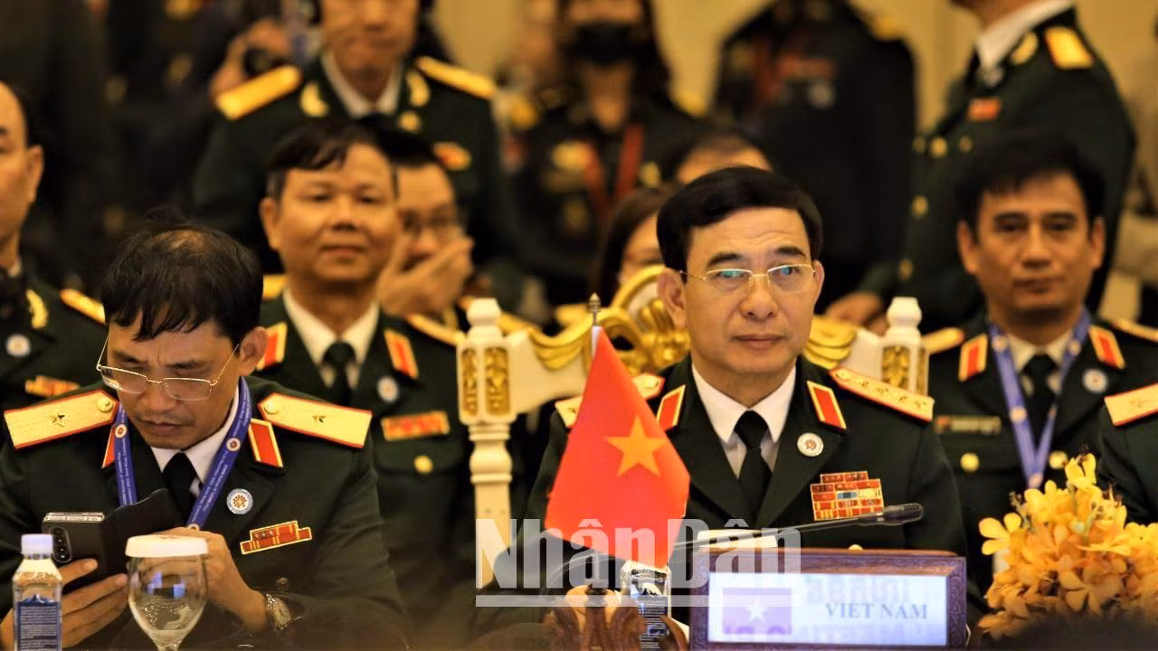Bộ trưởng Phan Văn Giang tại Hội nghị ADMM+ lần thứ 9. Bộ trưởng Phan Văn Giang tại Hội nghị ADMM+ lần thứ 9.