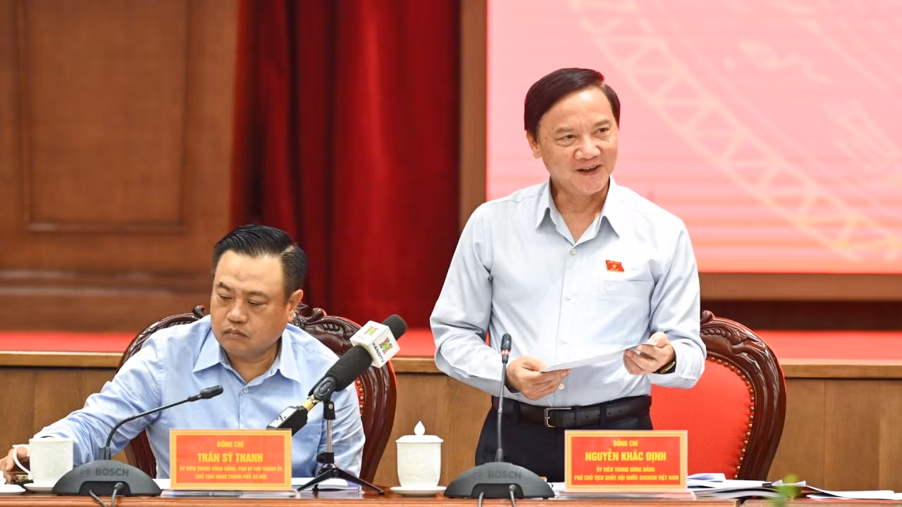 Phó Chủ tịch Quốc hội Nguyễn Khắc Định phát biểu tại buổi làm việc. Phó Chủ tịch Quốc hội Nguyễn Khắc Định phát biểu tại buổi làm việc.