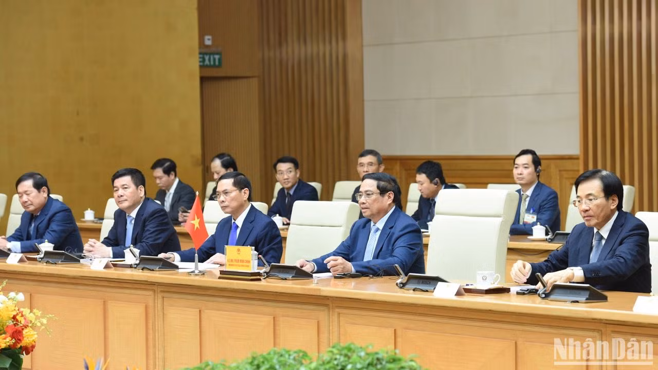 Thủ tướng Phạm Minh Chính và lãnh đạo các bộ, ngành Việt Nam. (Ảnh: TRẦN HẢI)
