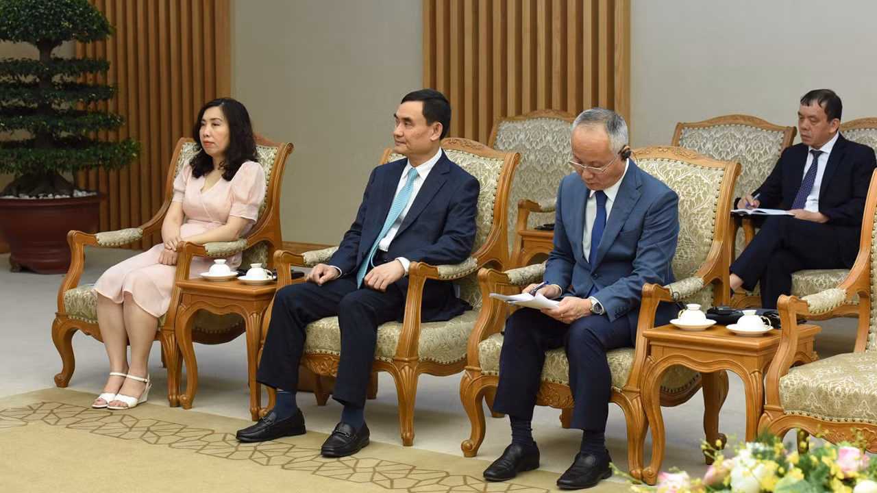 Đại diện lãnh đạo các bộ, ban, ngành của Chính phủ Việt Nam tham dự buổi tiếp. Đại diện lãnh đạo các bộ, ban, ngành của Chính phủ Việt Nam tham dự buổi tiếp.
