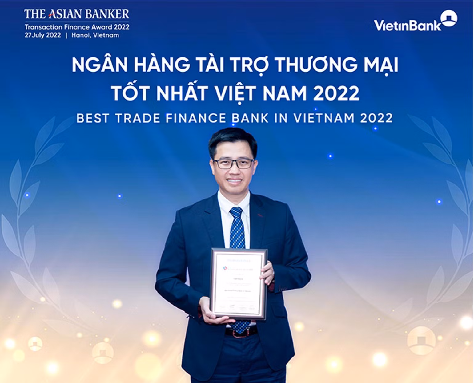 Ông Trần Hoài Nam, Phó Giám đốc Khối khách hàng doanh nghiệp kiêm Giám đốc Trung tâm Phát triển Giải pháp tài chính khách hàng đại diện VietinBank nhận giải "Ngân hàng tài trợ thương mại tốt nhất Việt Nam". Ông Trần Hoài Nam, Phó Giám đốc Khối khách hàng doanh nghiệp kiêm Giám đốc Trung tâm Phát triển Giải pháp tài chính khách hàng đại diện VietinBank nhận giải "Ngân hàng tài trợ thương mại tốt nhất Việt Nam".