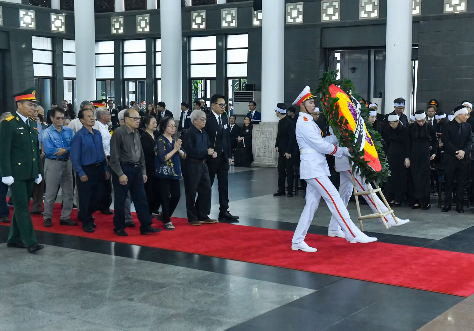 Toàn cảnh Lễ viếng Tổng Bí thư Nguyễn Phú Trọng: Trang nghiêm và xúc động ảnh 112 Toàn cảnh Lễ viếng Tổng Bí thư Nguyễn Phú Trọng: Trang nghiêm và xúc động ảnh 112