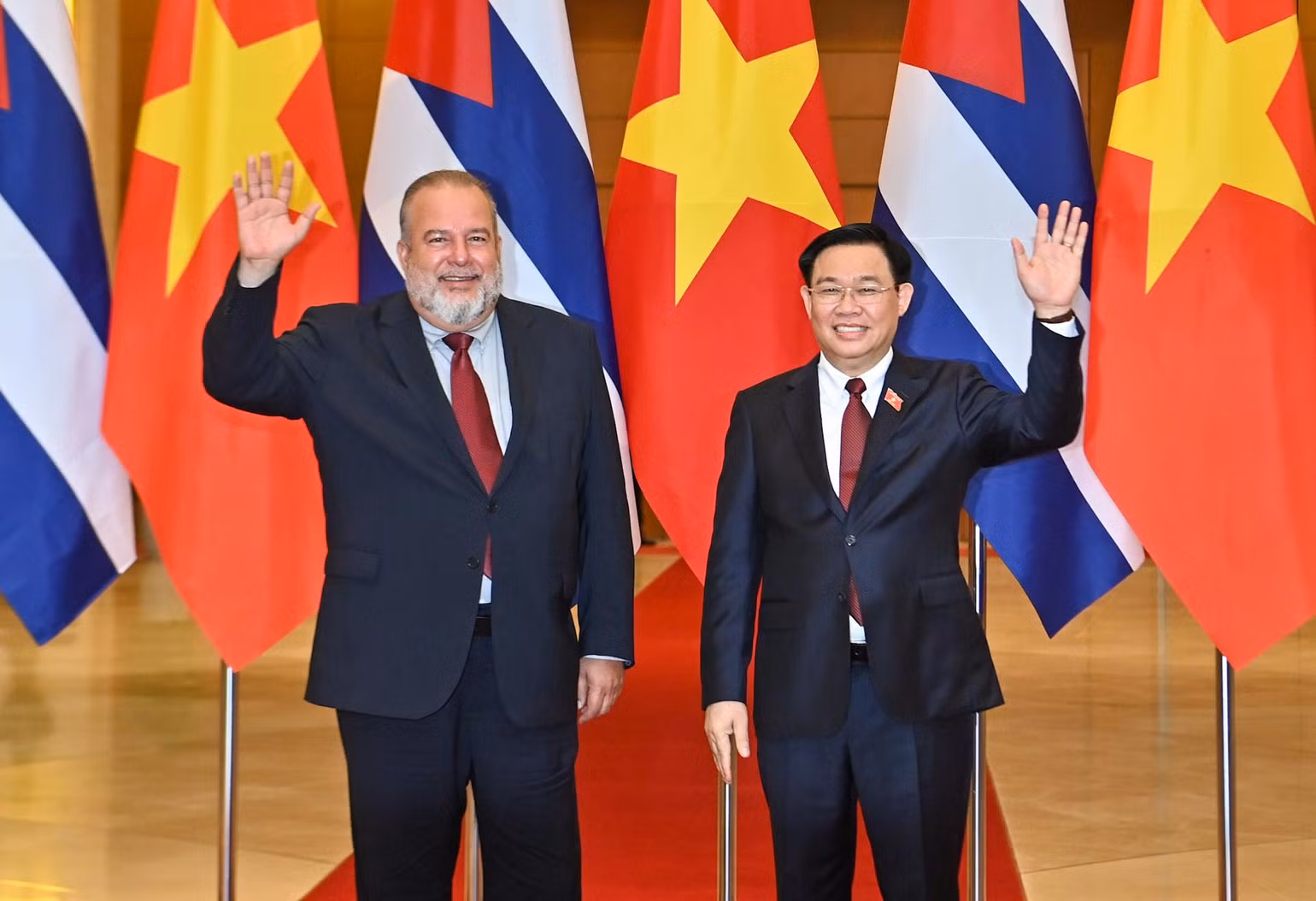 Chủ tịch Quốc hội Vương Đình Huệ và Thủ tướng Cộng hòa Cuba Manuel Marrero Cruz. Chủ tịch Quốc hội Vương Đình Huệ và Thủ tướng Cộng hòa Cuba Manuel Marrero Cruz.