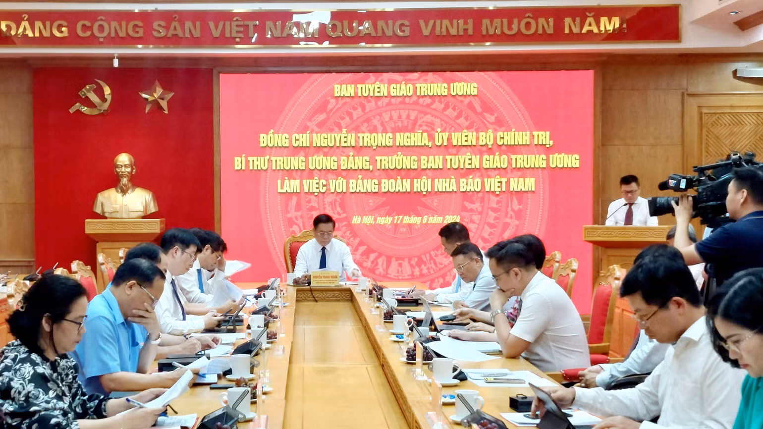 Quang cảnh buổi làm việc.