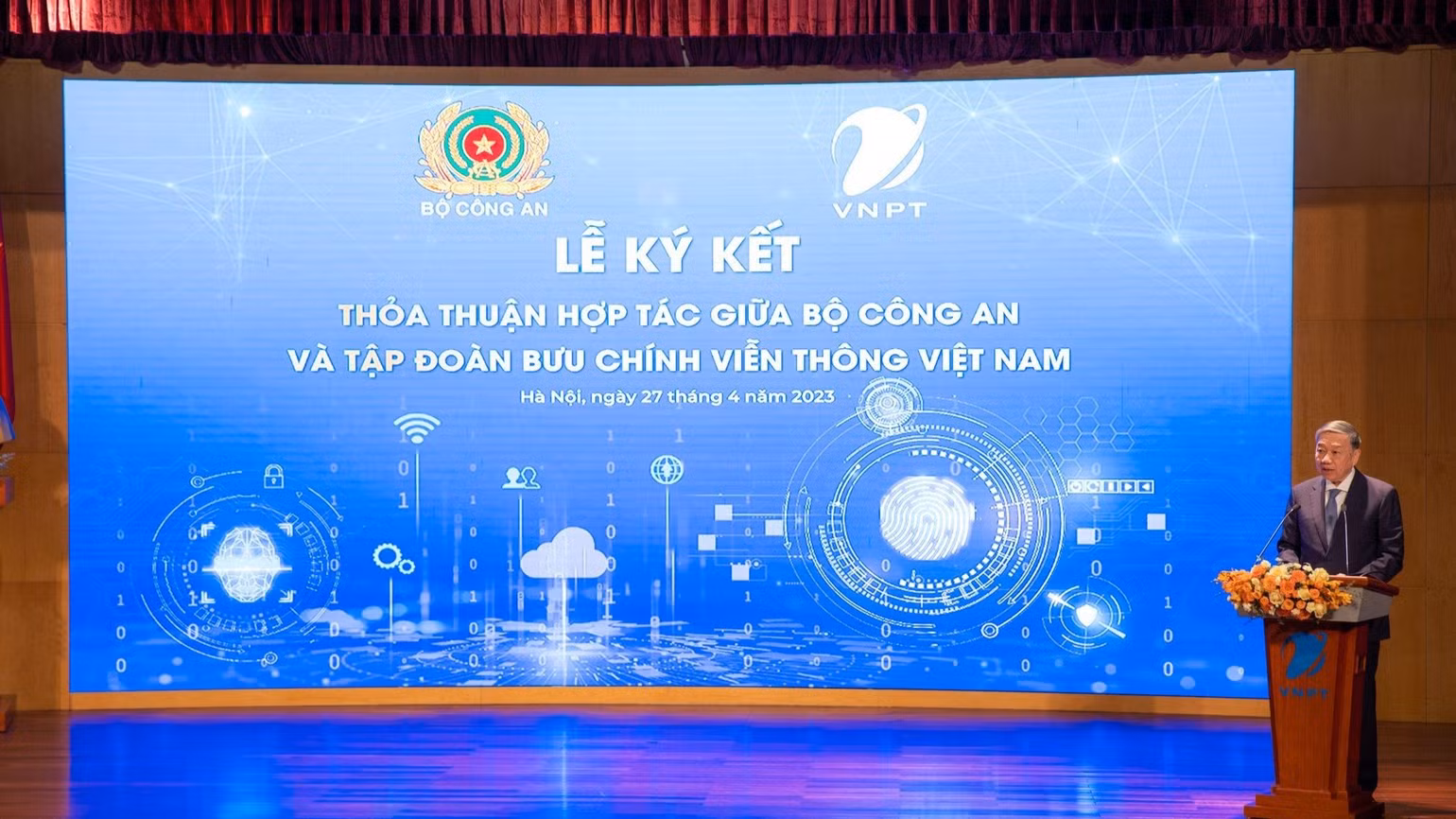Đồng chí Tô Lâm, Ủy viên Bộ Chính trị, Bộ trưởng Công an phát biểu. Đồng chí Tô Lâm, Ủy viên Bộ Chính trị, Bộ trưởng Công an phát biểu.